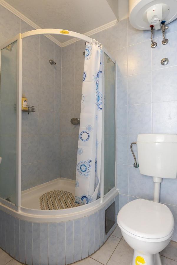 Bed & Breakfast Buza House *