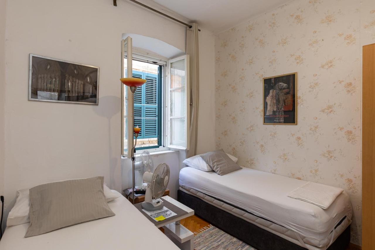 Bed & Breakfast Buza House